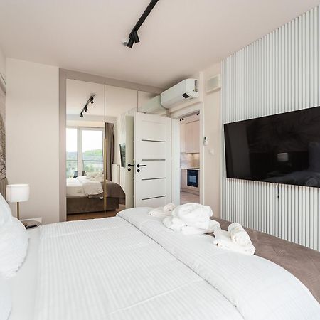 Apartament Delux Kasprowicza 20C Prywatny Parking Basen Sauna Oraz Silownia W Cenie Kołobrzeg Kültér fotó